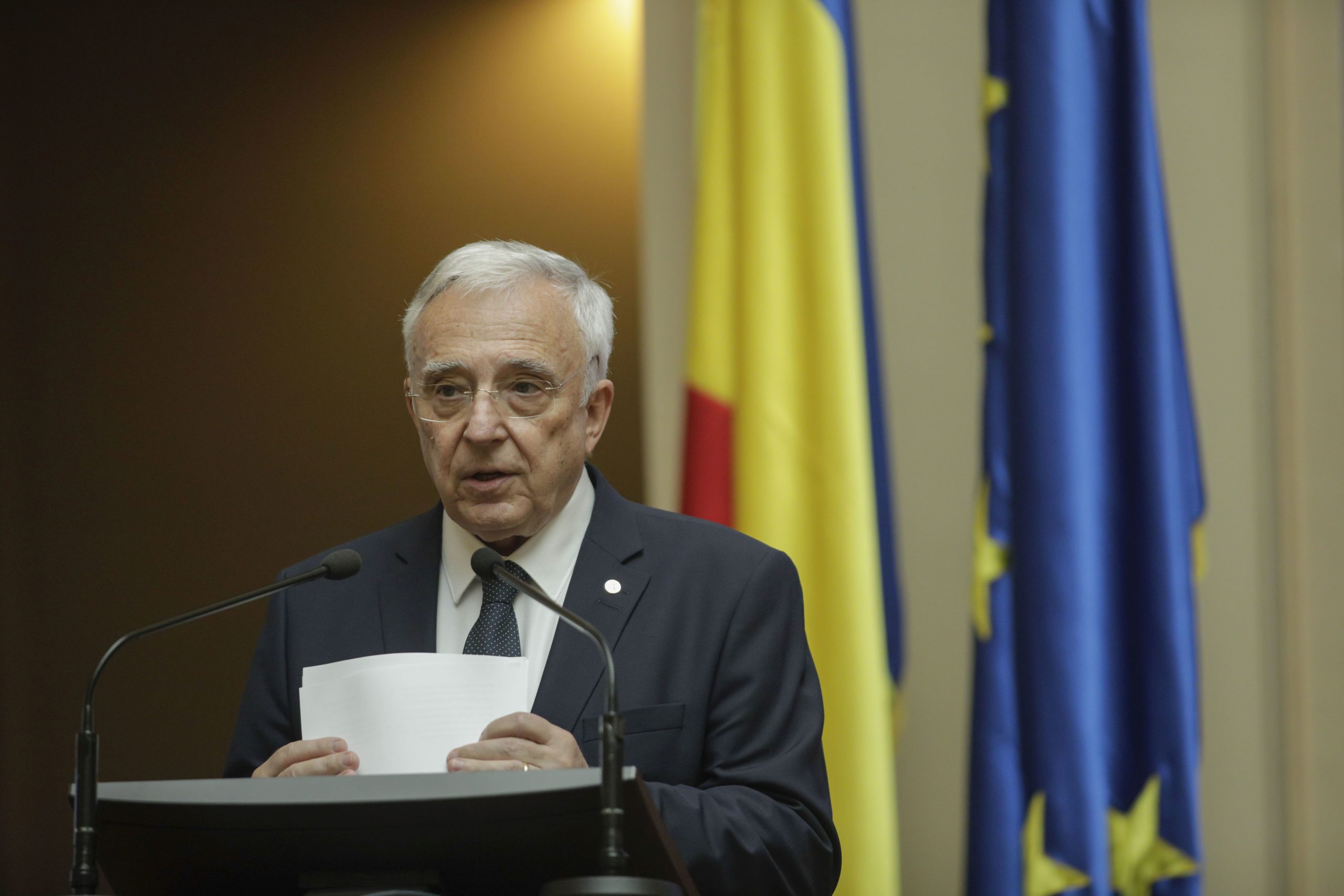 Guvernatorul BNR Mugur Isărescu prezintă Raportul trimestrial asupra inflaţiei – VIDEO
