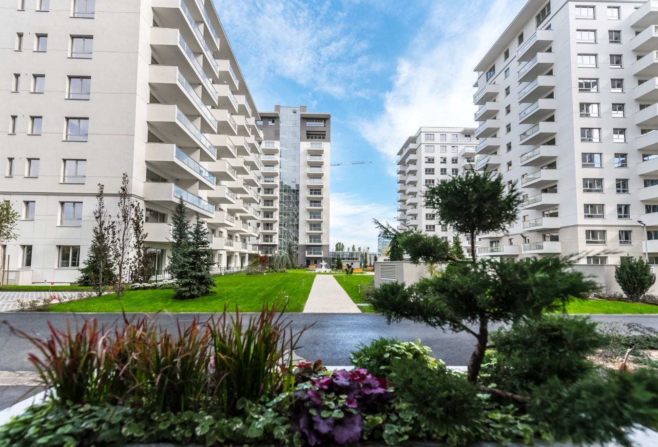 Companie de real-estate: Preţul mediu de tranzacţionare a locuinţelor a depăşit 100.000 de euro în primul semestru al anului. ”Piaţa imobiliară va rămâne stabilă”