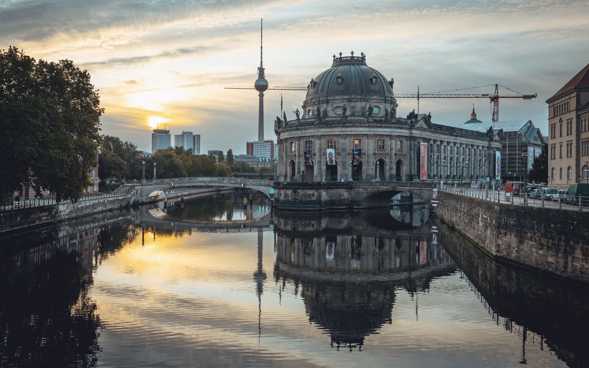 Germania aprobă limite pentru încălzirea clădirilor publice şi interzice panourile publicitare iluminate, cu scopul de economisi energie şi de a combate creşterea costurilor energetice