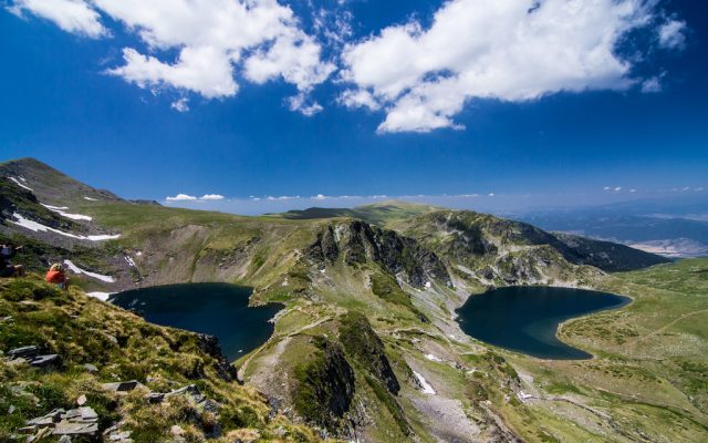 Presa bulgară: Turişti români au făcut baie într-unul dintre cele Şapte Lacuri din Parcul Naţional Rila din Bulgaria. Paznicii au fost ignorați
