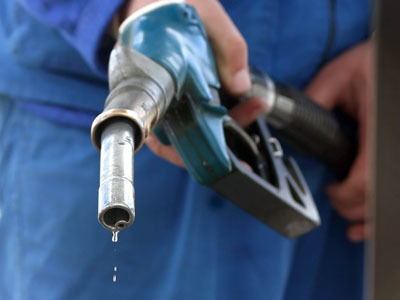 Consiliul Concurenţei – Preţul mediu al benzinei a scăzut cu 58 de bani, iar al motorinei cu 56 de bani, faţă de data de 30 iunie