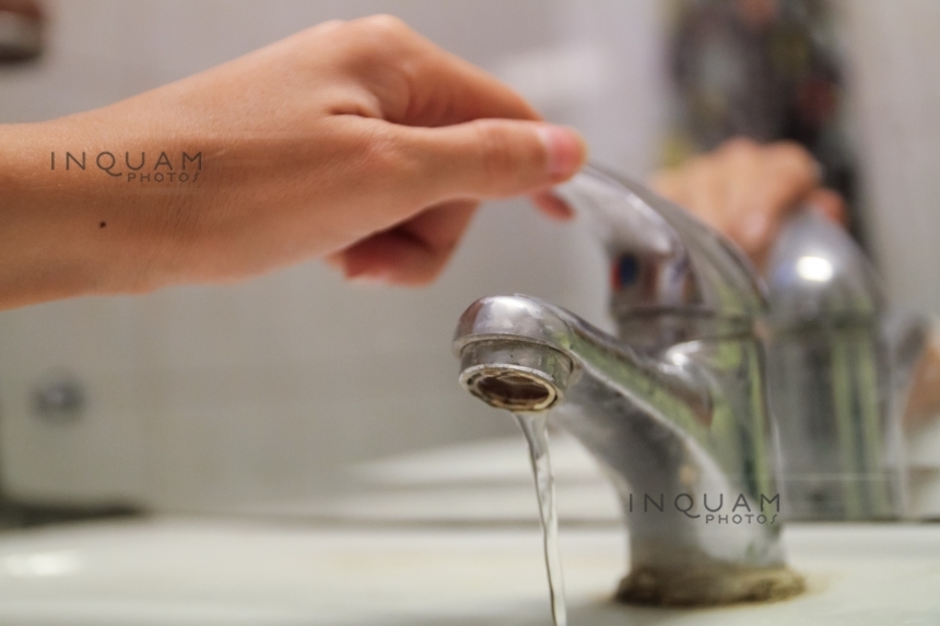 Scandalul sistării furnizării apei calde în Ploieşti continuă: firma care asigură serviciul de termoficare anunţă că „au fost irosite 17 zile din cele 30 iniţial anunţate pentru întreruperea furnizării apei calde”
