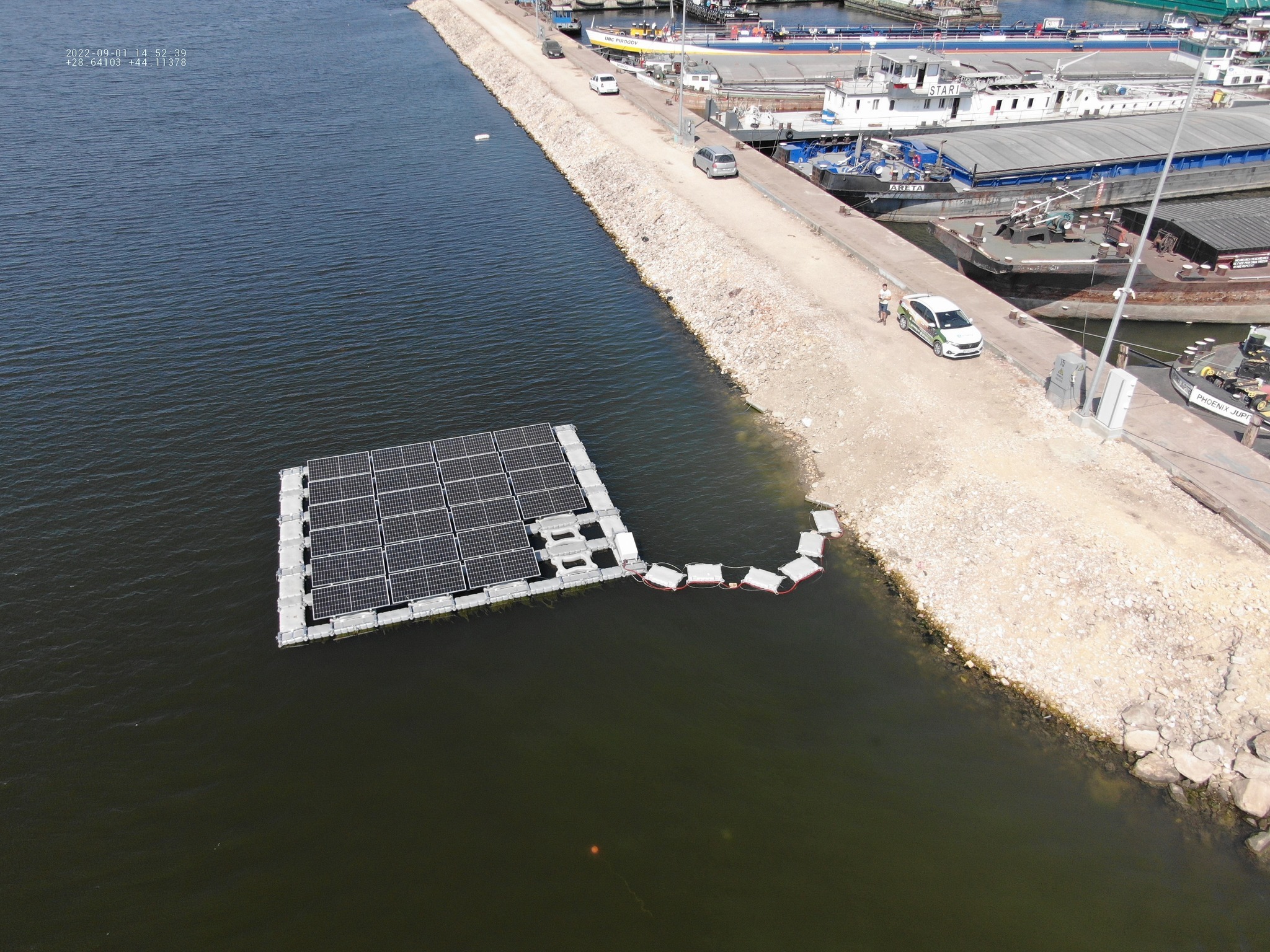 Parc fotovoltaic, în premieră în Portul Constanţa / Va alimenta zona danei 99 şi prelungirea acesteia, pe partea de iluminat public şi remorchere  – FOTO