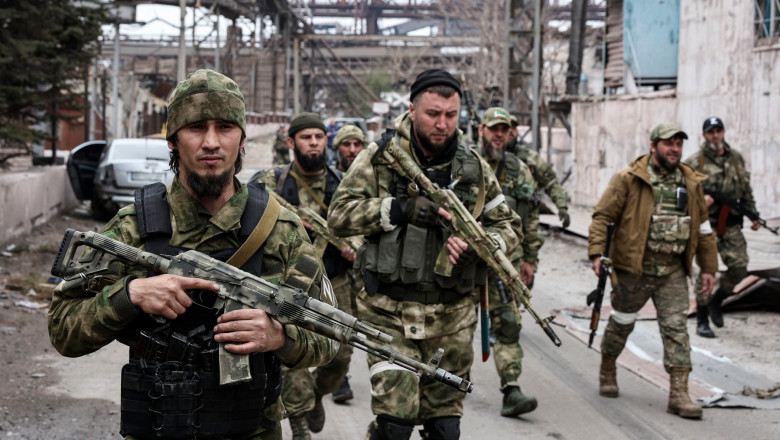 Militari ucraineni din trupele proruse din Donețk, violați de ceceni în fața colegilor. Plângerea făcută de mamele și soțiile lor