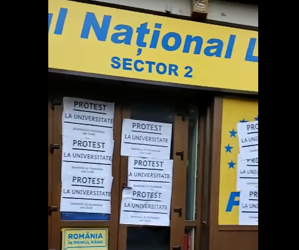 VIDEO Sediul PNL Sector 2 a fost vandalizat: Liberalii au ajuns propagandiștii AUR