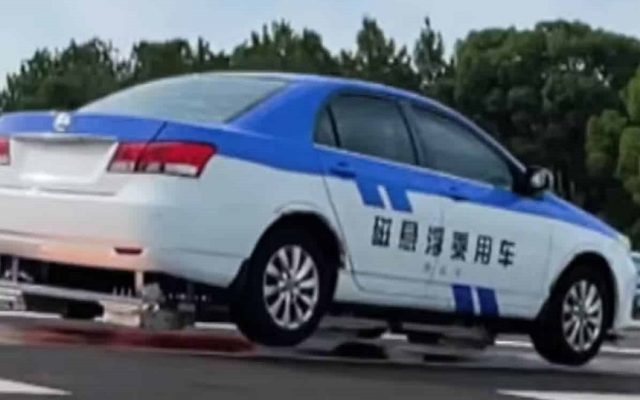 O universitate din China testează mașini care folosesc levitația magnetică, capabile să atingă o viteză de 230 de kilometri pe oră