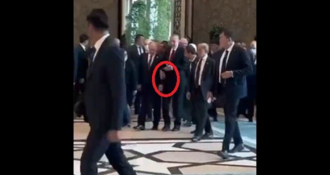 Putin, filmat într-o ipostază neobișnuită: Erdogan îl ține de braț familiar și protector. Semnificația acestei imagini
