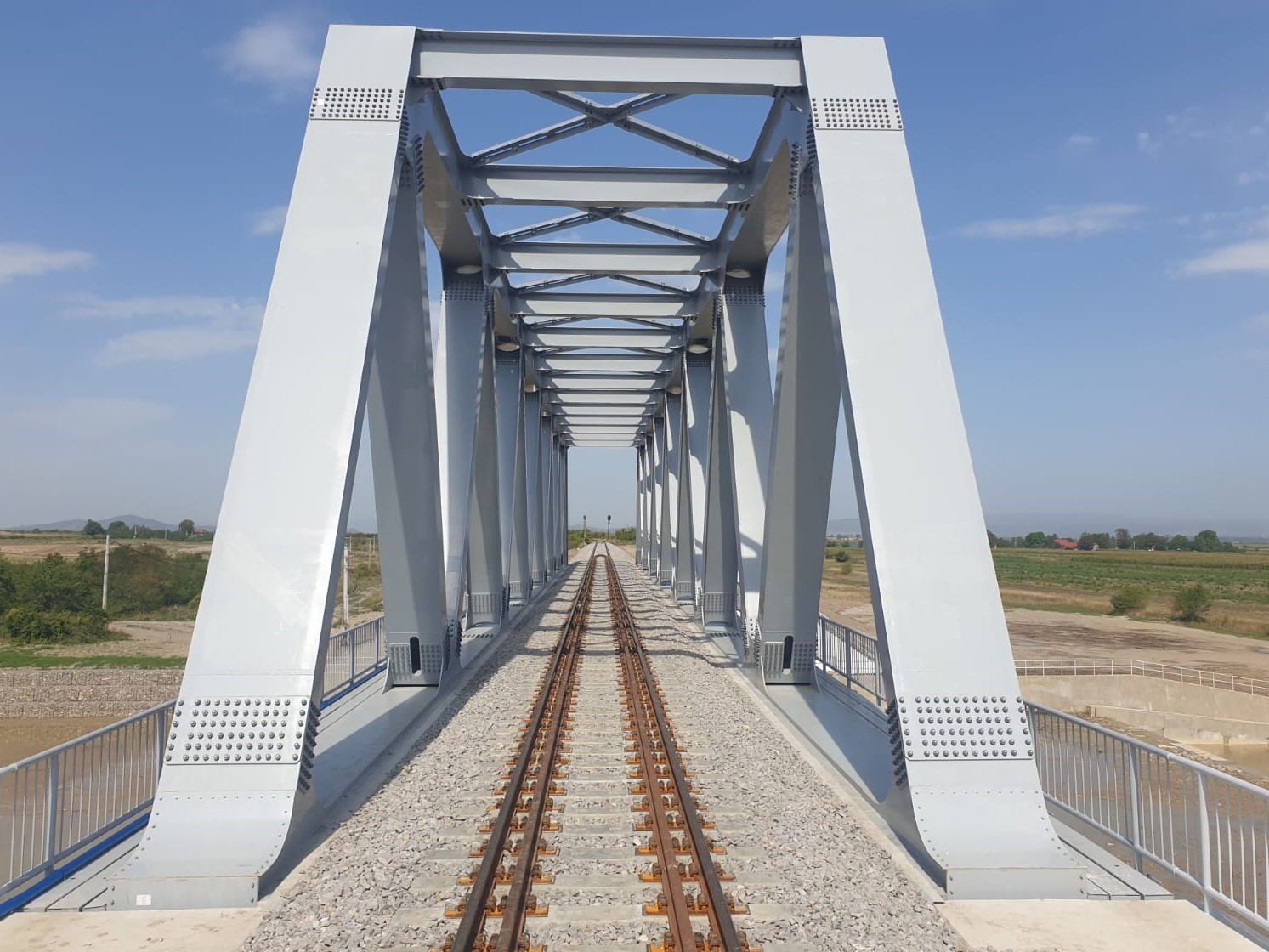 CFR Infrastructură: Din 19 septembrie, va fi redeschisă circulaţia pe noul pod feroviar din localitatea Budila, între Braşov şi Întorsura Buzăului