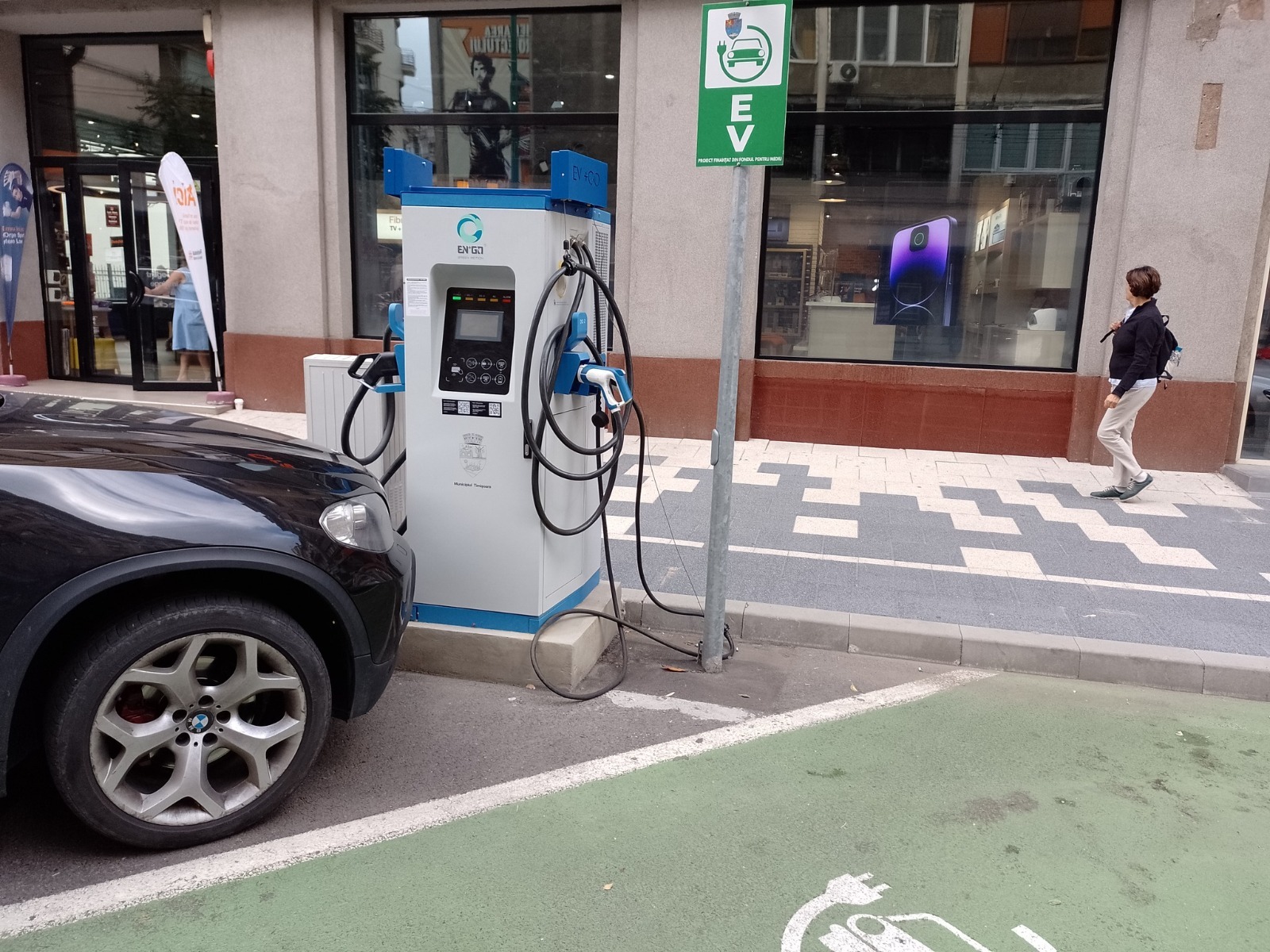 Bucureşti – Administraţia Străzilor ar urma să pună la dispoziţie spaţiile pentru amplasarea a 40 de staţii de încărcare pentru vehiculele electrice, până la sfârşitul anului 2025