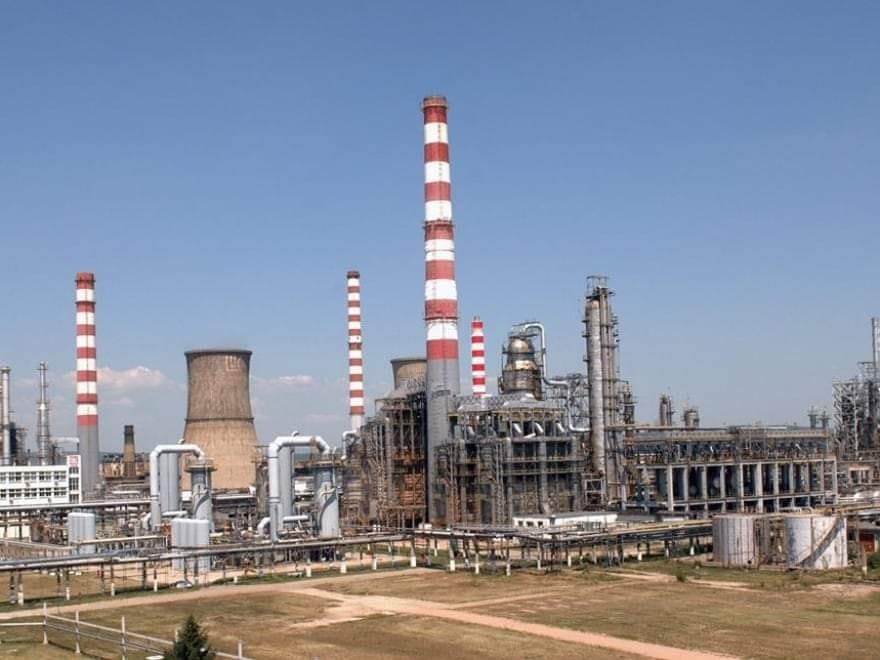 Prahova: Rafinăria Lukoil, amendată cu 100.000 de către comisarii de mediu pentru nerespectarea condiţiilor privind monitorizarea emisiilor