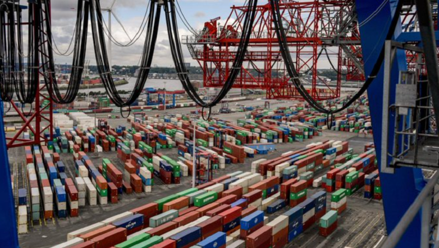 Scholz, criticat în Germania din toate părţile, în urma unor dezvăluiri potrivit cărora ar intenţiona să aprobe, în pofida avizelor negative de la şase ministere, un proiect de vânzare a unei părţi a portului Hamburg grupului Cosco, primul armator al Chinei