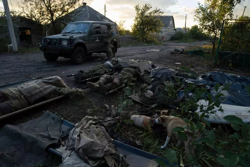 În graba retragerii, rușii lasă în urmă cadavrele camarazilor lor