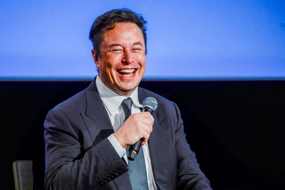 Elon Musk nu a intrat în România, spune o sursă din Ministerul Afacerilor Interne. Angelina Jolie, fotografiată în Los Angeles
