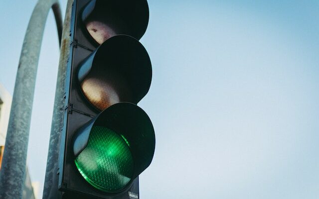 De ce sunt atât de multe semafoare pe galben intermitent în zona Unirii? Nicușor Dan vorbește de o lucrare neautorizată din Sectorul 3