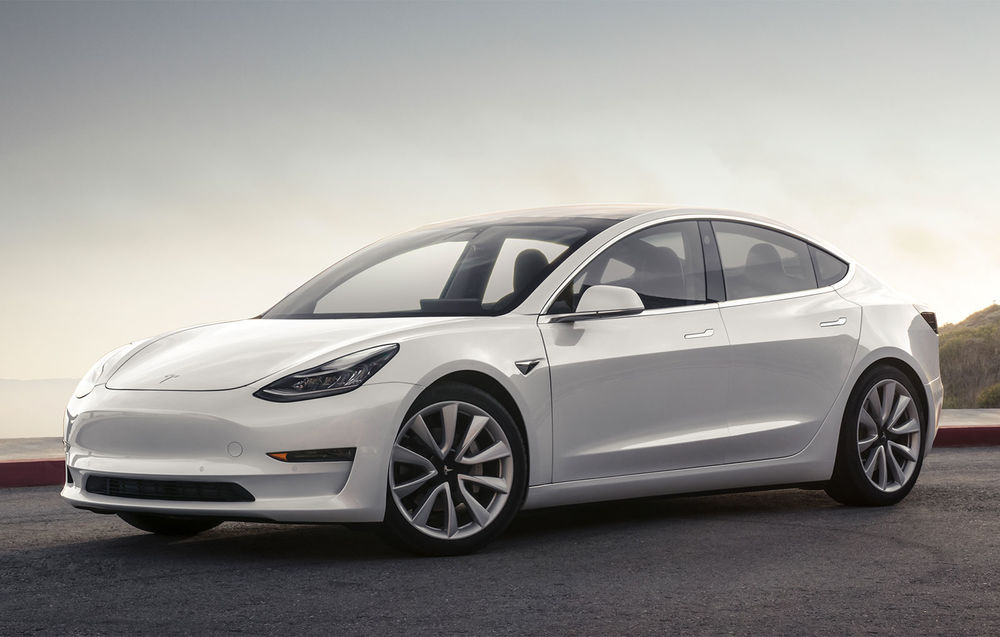 Cât costă cea mai ieftină mașină Tesla de pe piață
