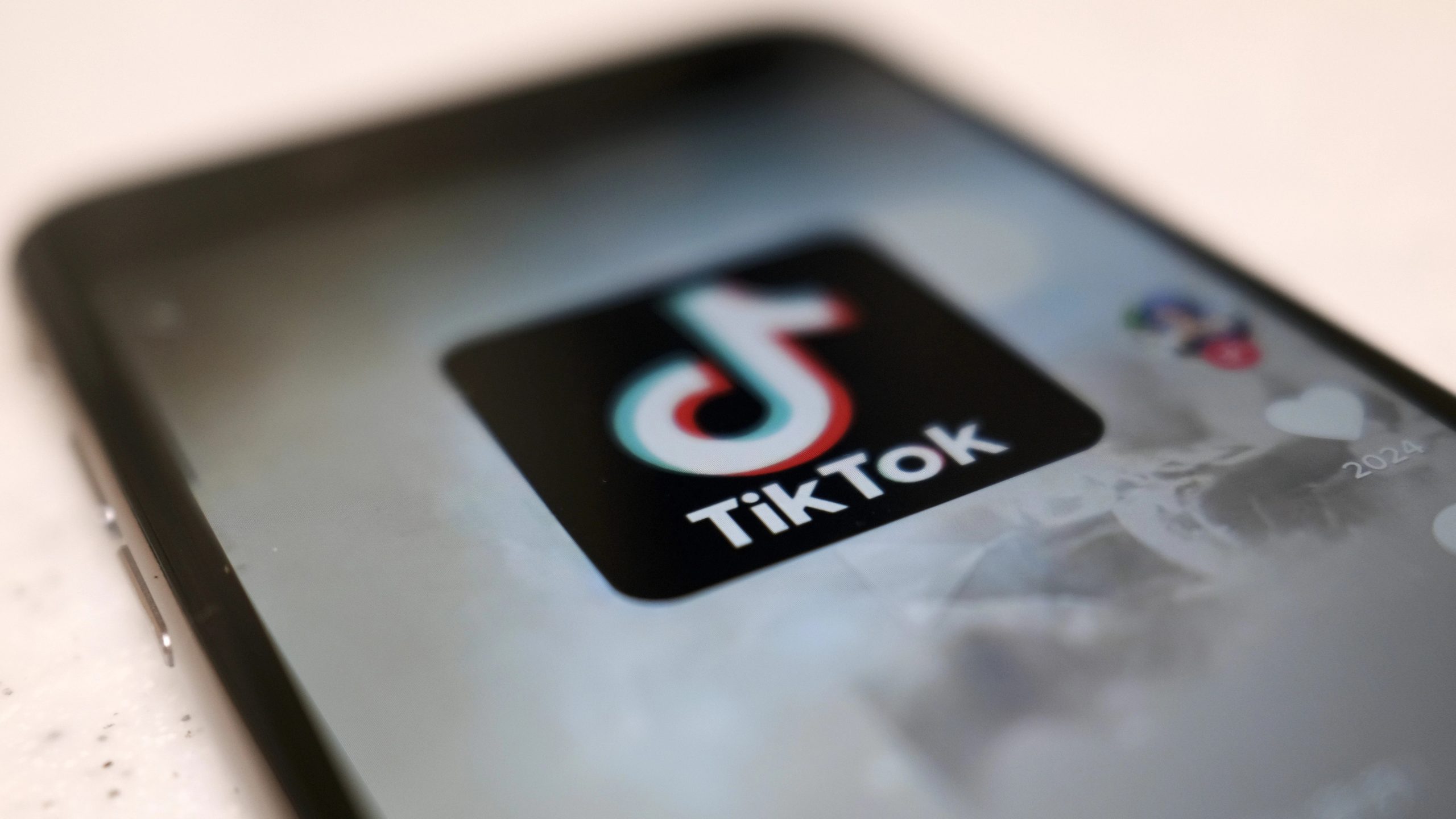 Veniturile dezvoltatorilor de aplicaţii scad, dar TikTok merge contra curentului