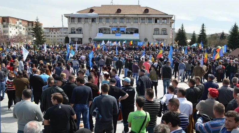 Angajaţii Dacia ies în stradă / Aproximativ 5.000 de sindicalişti, aşteptaţi joi la un protest faţă de nerespectarea promisiunilor guvernamentale privind modificarea legislaţiei muncii