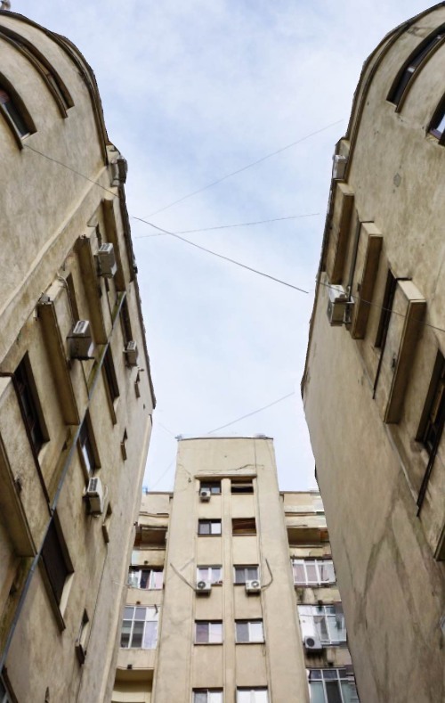 Primăria Bucureşti, licitaţie pentru consolidarea unui bloc cu 80 de apartamente / Monumentul istoric are risc seismic ridicat / Valoarea estimată – 58 de milioane de lei