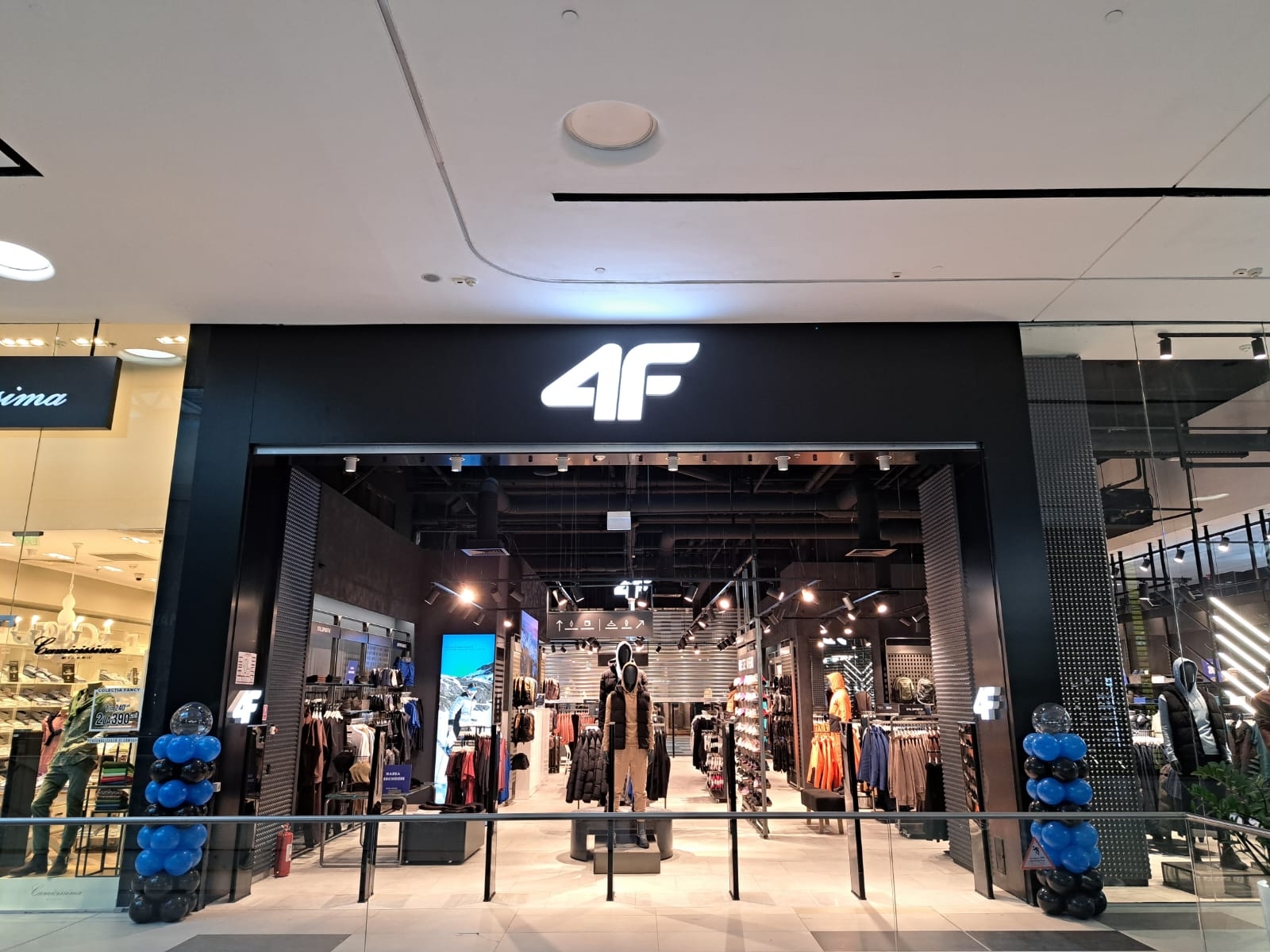 Brandul polonez 4F a inaugurat cel mai nou magazin al său în Bucureşti, în Mega Mall, al 17-lea magazin 4F din România