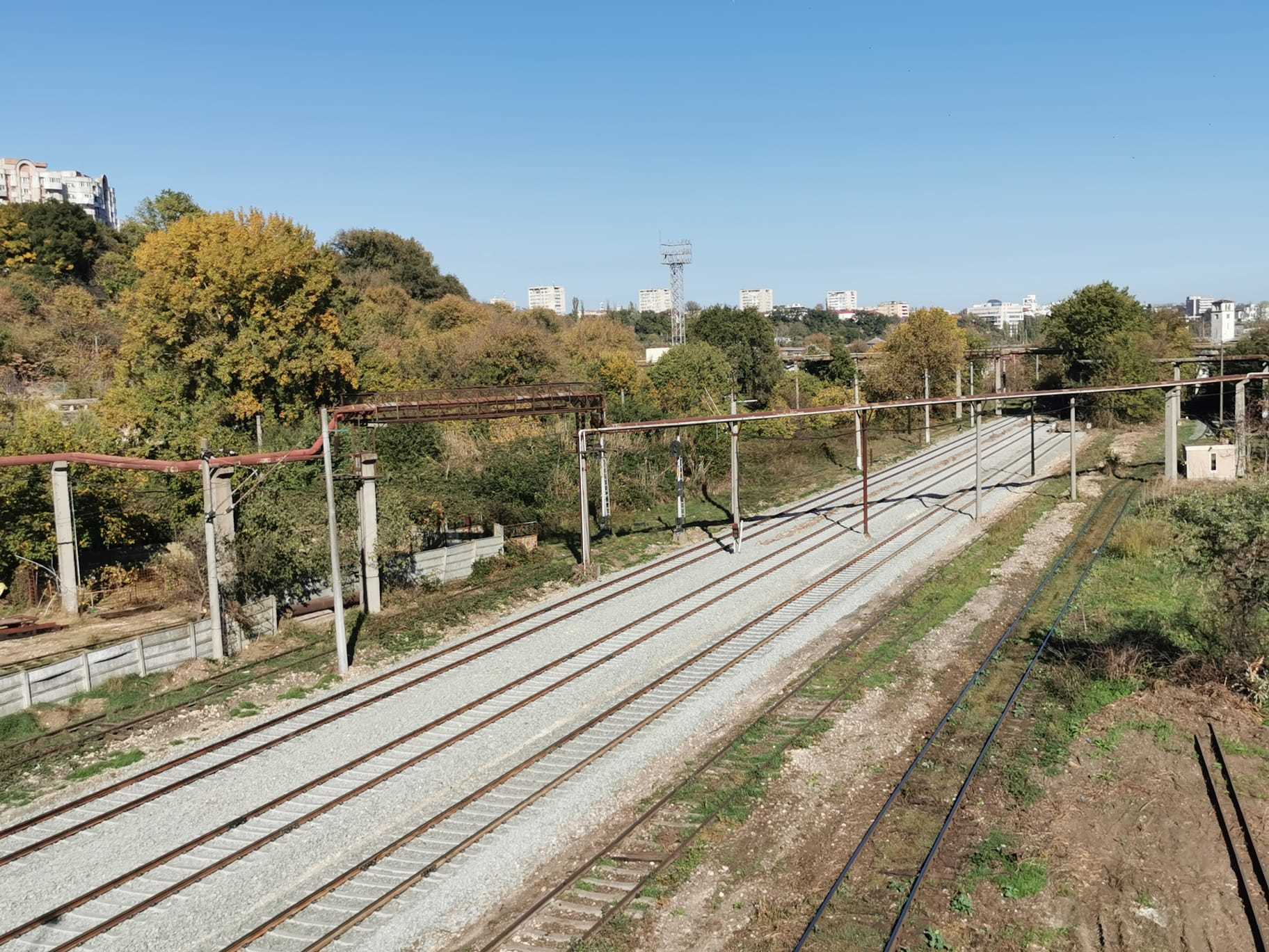Grindeanu: Cele 35 de linii de cale ferată din Portul Constanţa intrate în procedura de urgenţă sunt finalizate/ Celelalte 64 au fost împărţite în trei loturi/ Deja s-au ţinut licitaţiile şi au fost adjudecate pentru două loturi