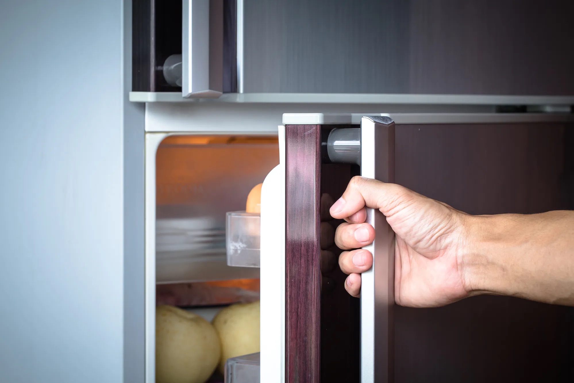 Cum scapi de mirosul neplăcut din frigider