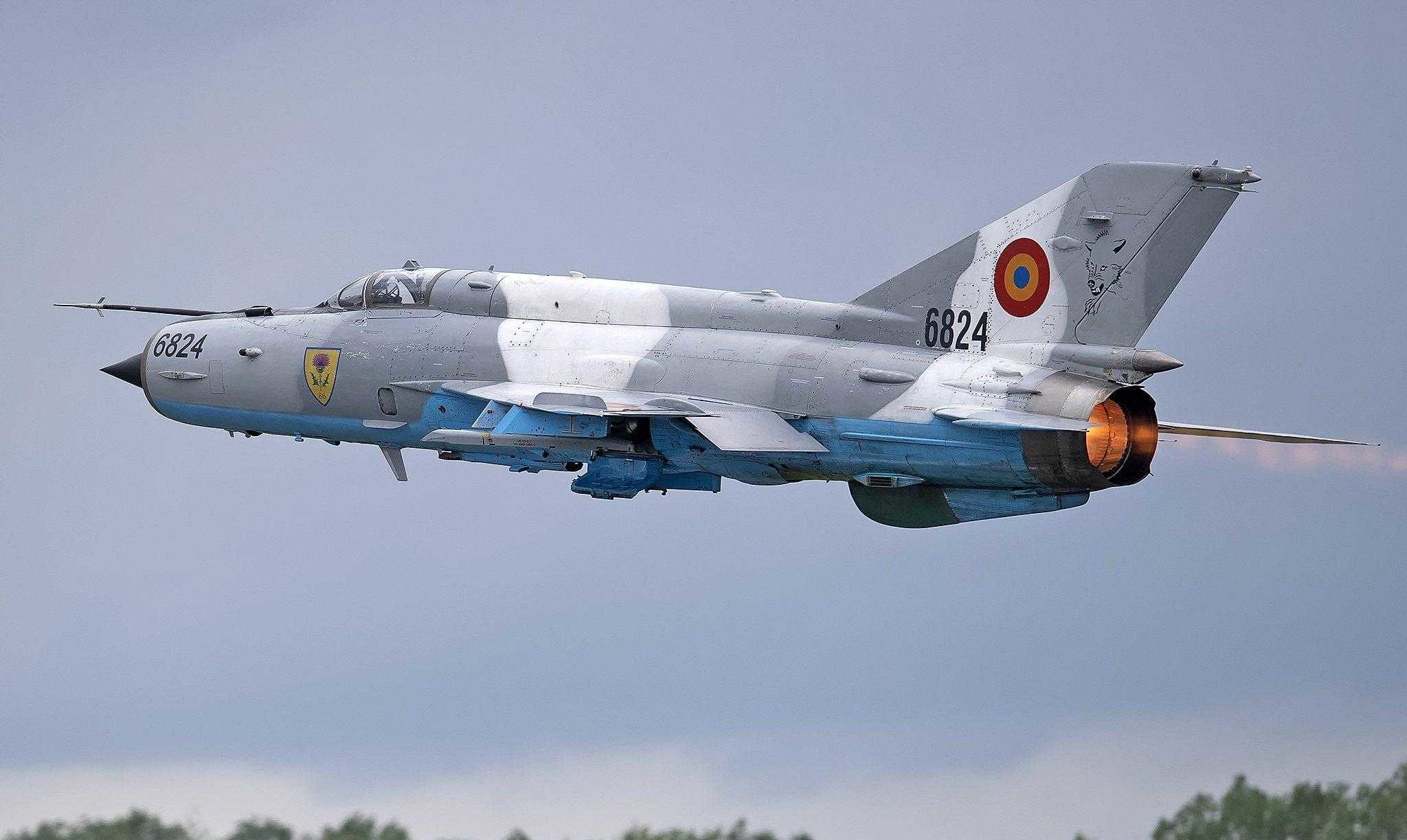 Miza scandalului cu avioanele de luptă defecte este controlul aprovizionării cu kerosen a forțelor aeriene române