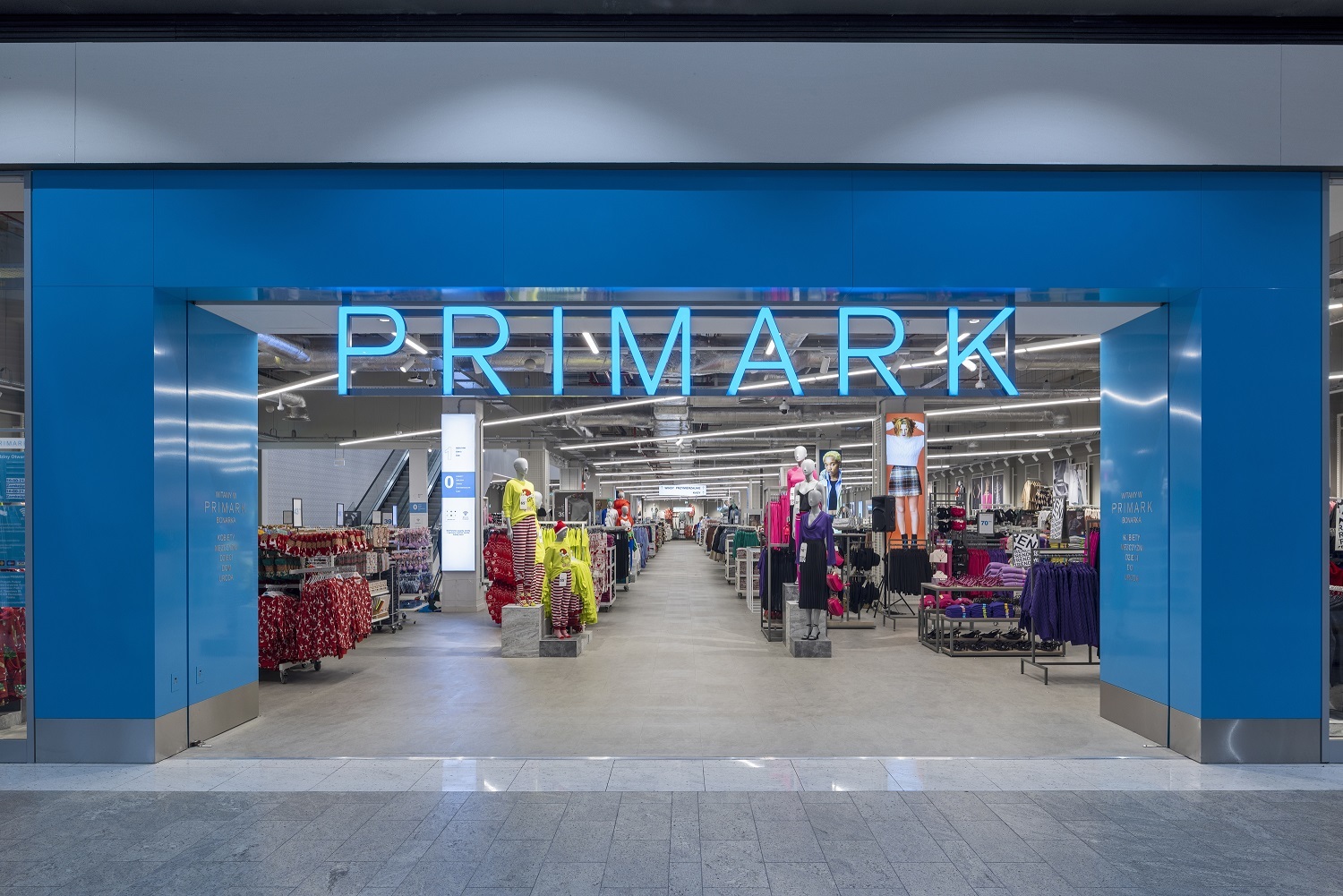 Retailerul irlandez Primark va deschide pe 15 decembrie primul magazin din Romania, în mall-ul ParkLake din Bucureşti, iar anul viitor va inaugura al doilea magazin, în AFI Cotroceni