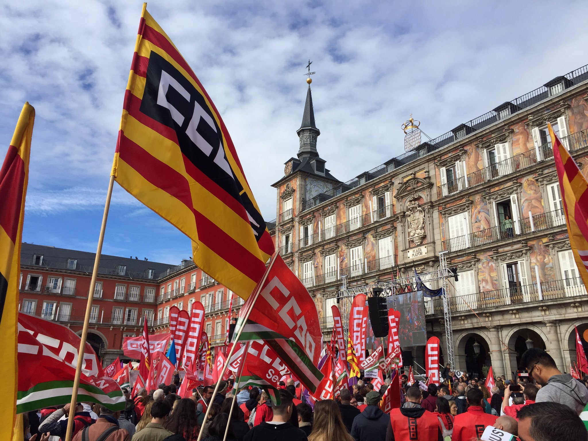 Spania: Aproximativ 25.000 de manifestanţi cer majorări salariale – FOTO / VIDEO
