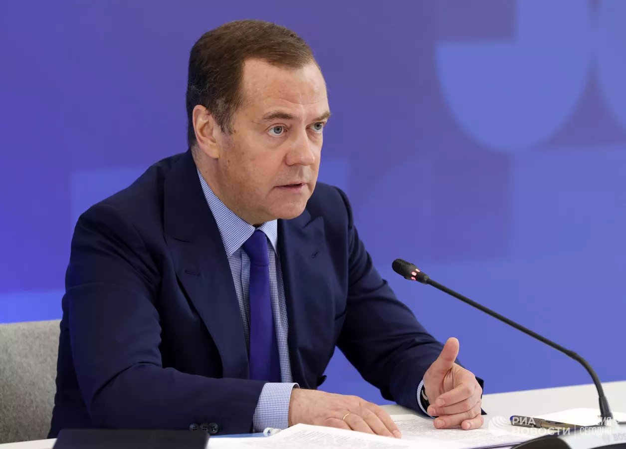 Ce crede Dmitri Medvedev că se va întâmpla în 2023: Destrămarea SUA printr-un război civil, iar UE ar urma să dispară