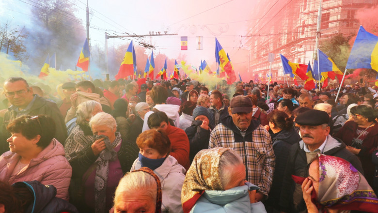 Cine îi plătește pe moldovenii care fac jocul Moscovei în timp ce politicienii proruși încearcă să răstoarne guvernul de la Chișinău