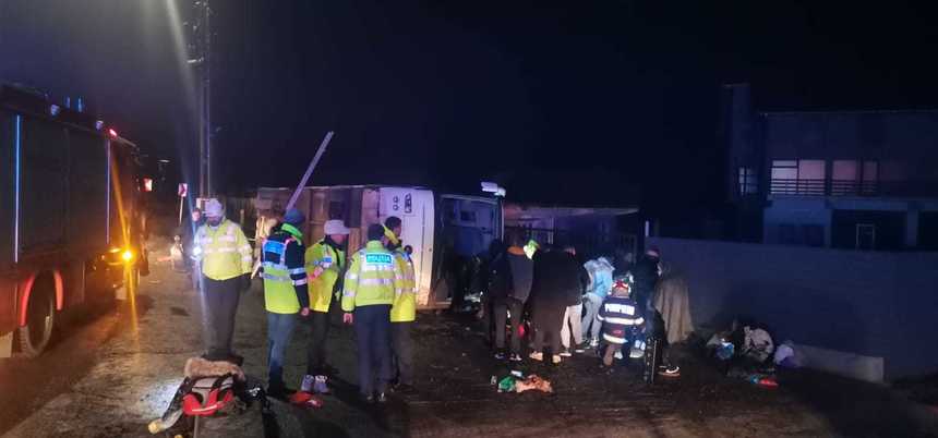 Accident grav la Iași. Un autocar cu 35 de persoane s-a răsturnat. Bilanțul victimelor