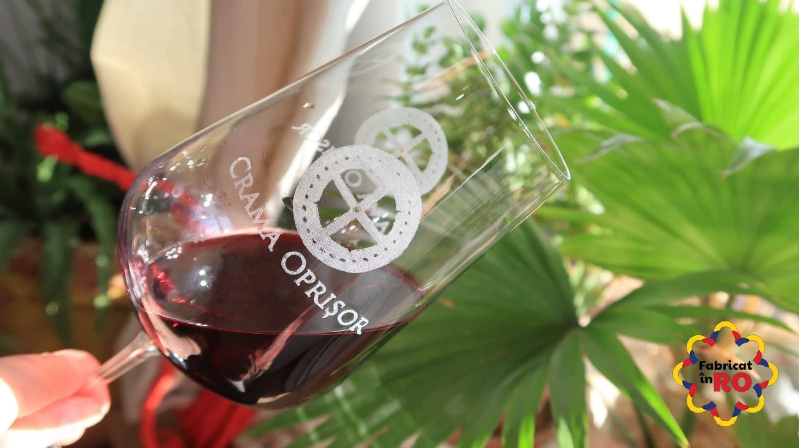 Pentru mesele de sărbători, FabricatinRO îți recomandă 4 vinuri de excepție de la Crama Oprișor!