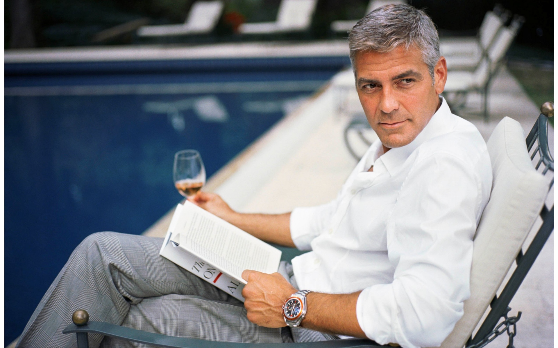 George Clooney spune că a fost tratat ca un obiect sexual: „Primeam câte o palmă peste fund”
