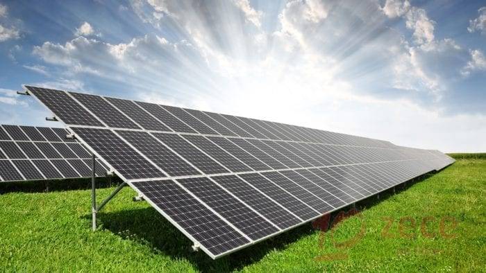 Ce este “taxa pe soare”, aprobată de guvern în plină criză energetică. Ce prevede și cine este vizat