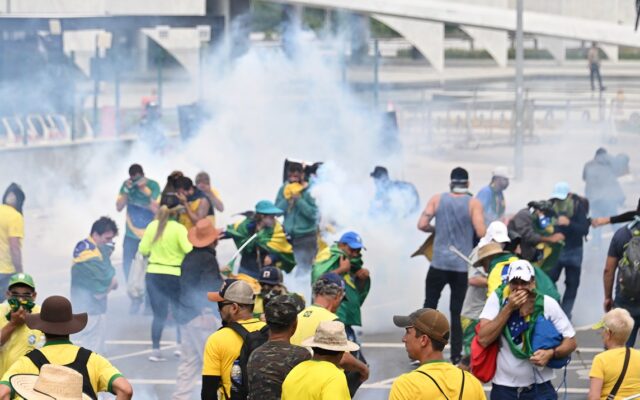 Nebunie în Brazilia! Suporterii lui Bolsonaro au atacat Parlamentul, Curtea Supremă și Palatul Prezidențial 
