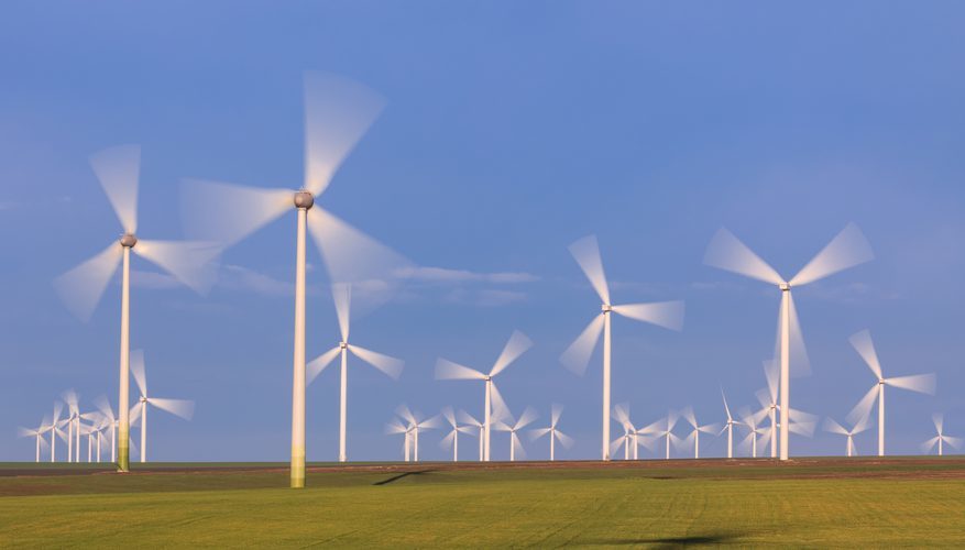Parcurile eoliene din Marea Britanie au avut în 2022 o contribuţie record de 26,8% la energia electrică a ţării