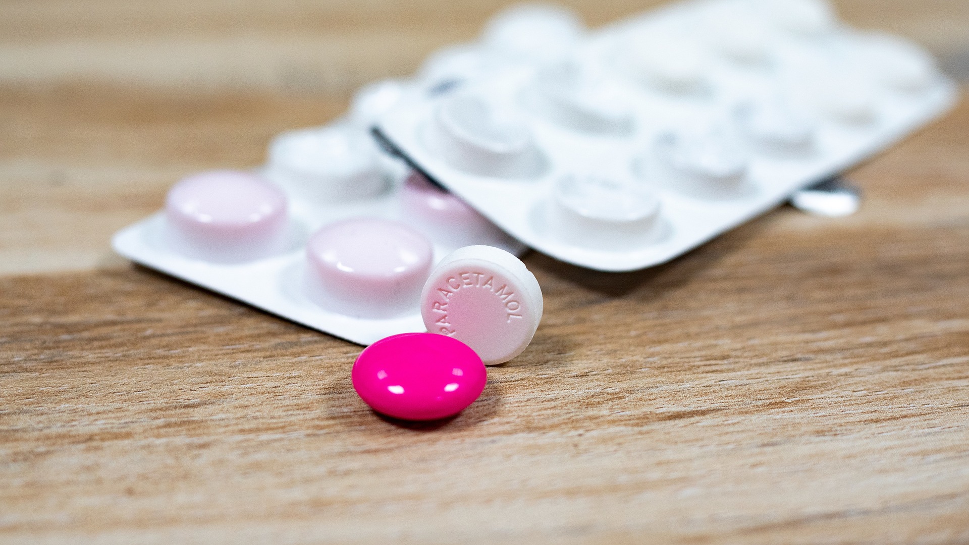 Rafila neagă criza de paracetamol şi ibuprofen din România: „Nu avem aceste probleme”
