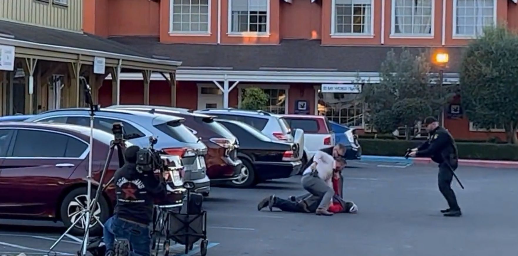 Al doilea atac armat din California în 48 de ore. 18 oameni au fost împușcați mortal de același suspect. VIDEO