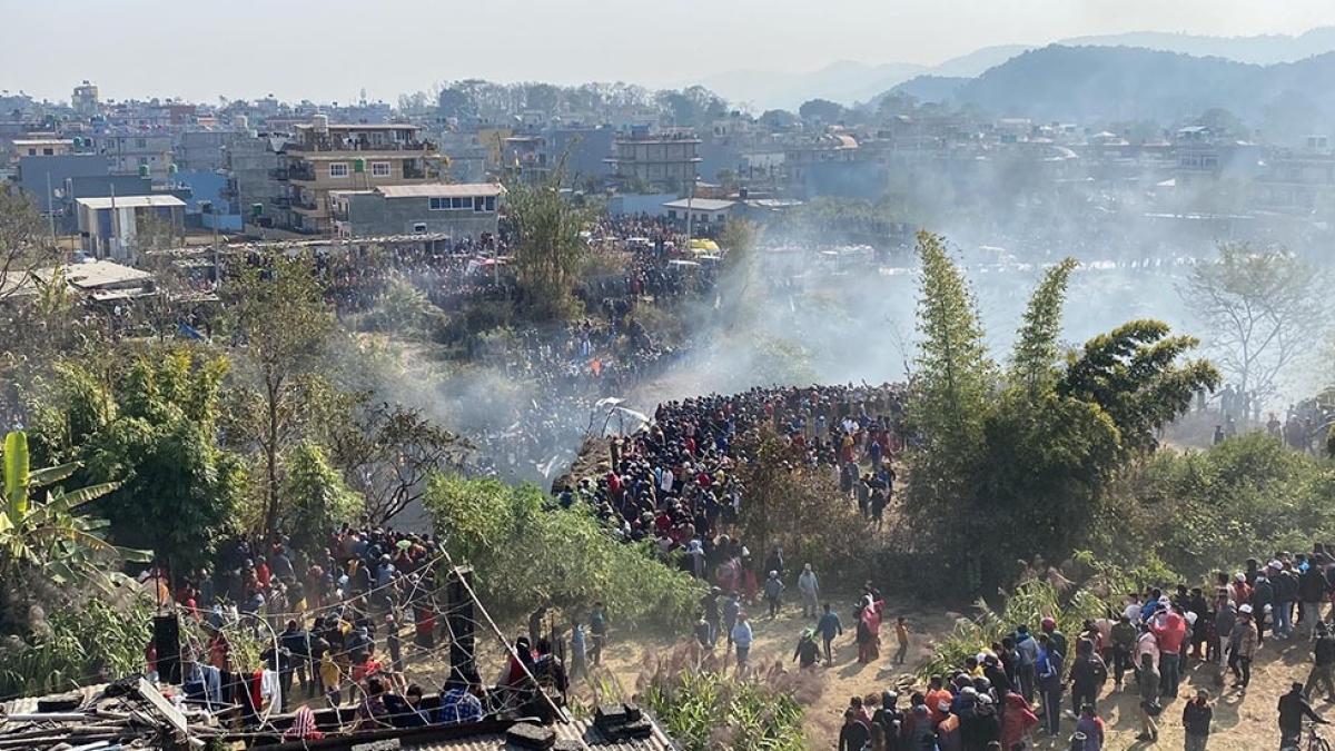 Tragedie în Nepal. Un avion cu 72 de oameni la bord s-a prăbușit. Zeci de oameni au murit