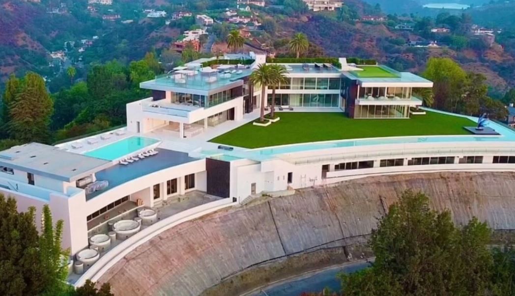 Cum arată cea mai mare casă din lume și cât costă