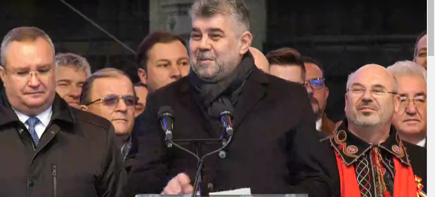 Ciolacu și Ciucă, huiduiți și fluierați la Iași. Mesaj către mulțime: „Eu chiar vă iubesc”. VIDEO