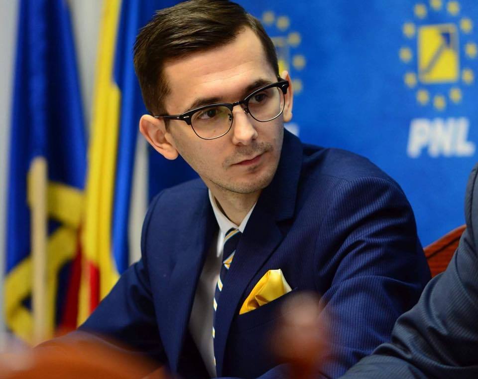Deputatul PNL Pavel Popescu îl întreabă pe ministrul Adrian Câciu dacă OMV Petrom va plăti taxa de solidaritate pe anul anterior, în contextul declaraţiilor companiei
