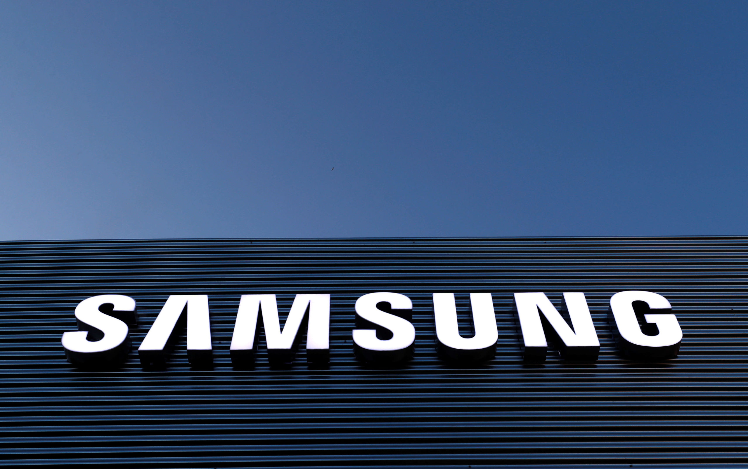 Profitul trimestrial al Samsung Electronics a scăzut cu două treimi, la cel mai redus nivel din ultimii opt ani, din cauza cererii mai mici de cipuri şi dispozitive electronice