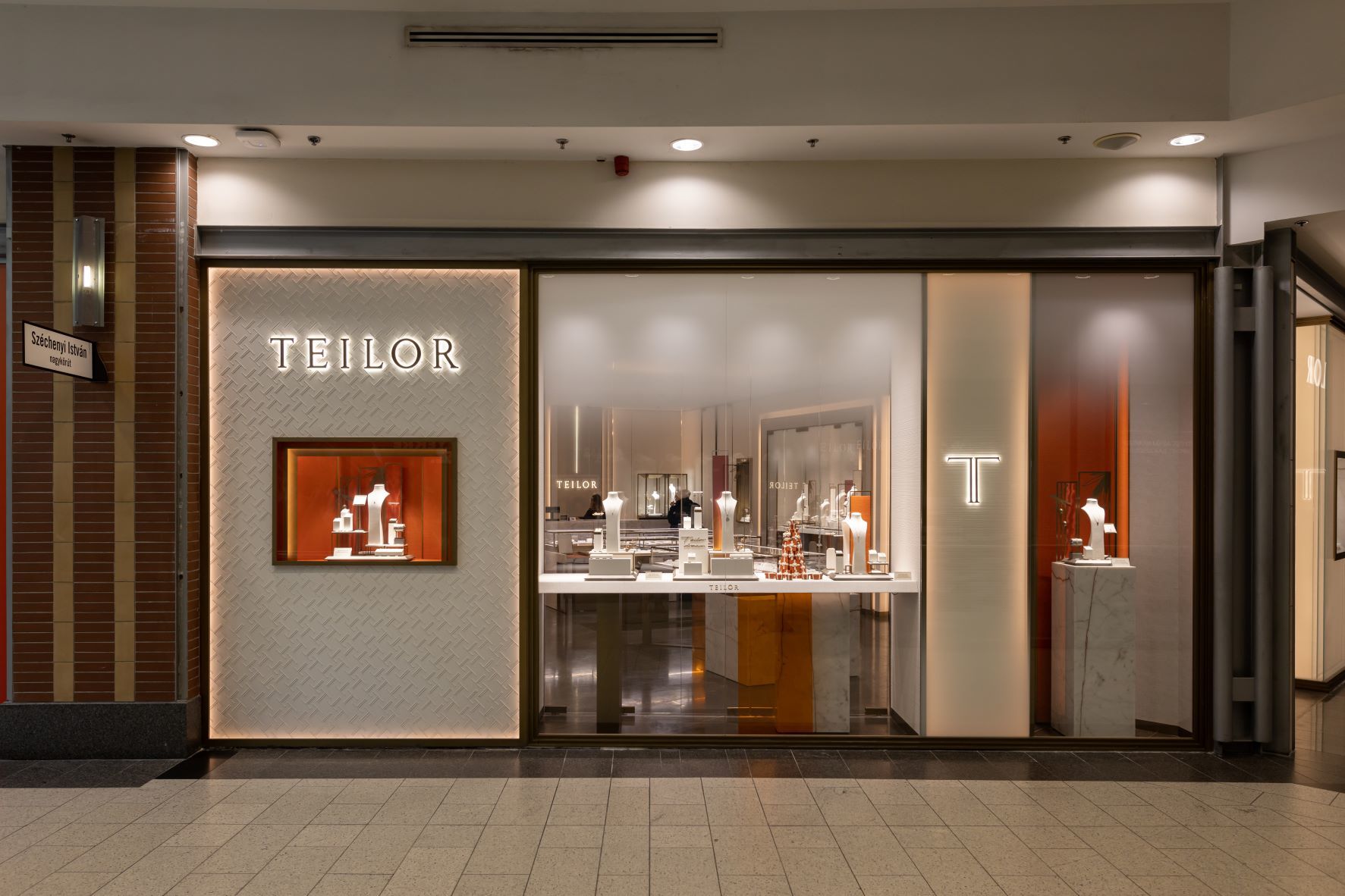 Lanţul românesc de magazine de bijuterii de lux Teilor deschide al patrulea său magazin din Ungaria, la Budapesta. Din 2025, compania vrea să se extindă în Germania, Austria, Slovacia
