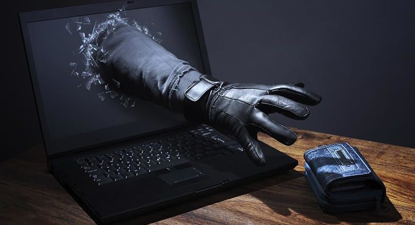 Cum să te protejezi de fraudele din mediul online în 10 pași