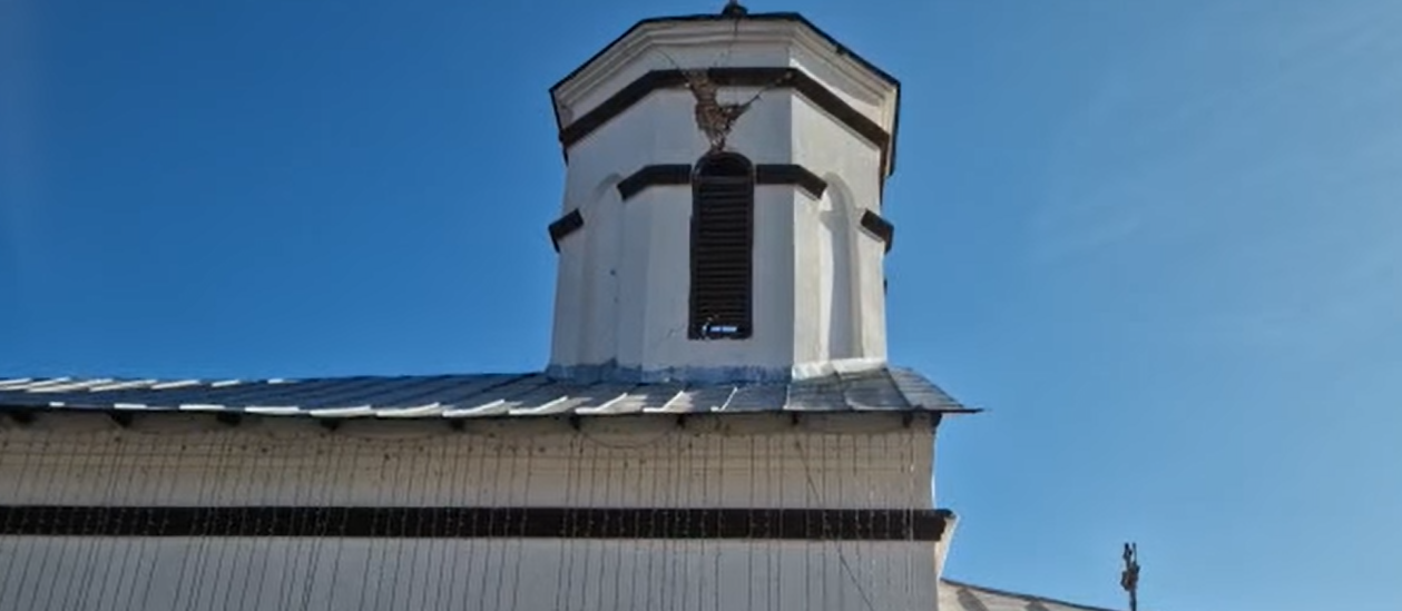 CUTREMUR: Turla bisericii stă sa cadă la Tismana, după cutremurul de 5,7 VIDEO