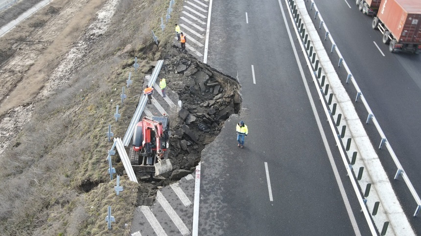 CNAIR, cu ochii pe constructorii italieni de la Pizzarotti, după ce autostrada Sebeş-Turda s-a rupt. Grindeanu: „Avem anumite semne de întrebare”