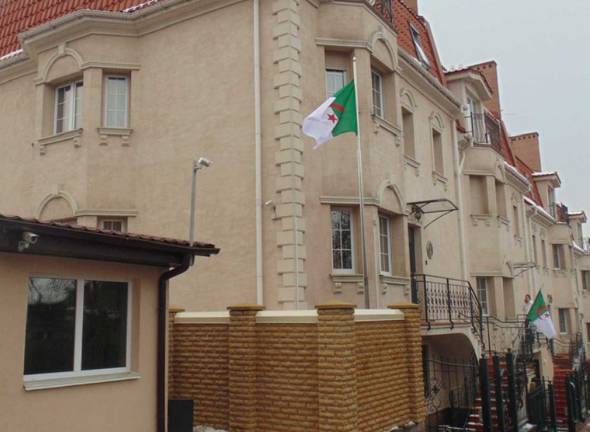 Algeria, o aliată tradiţională a Rusiei, îşi va redeschide ”în cel mai scurt timp” Ambasada la Kiev, anunţă Guvernul algerian