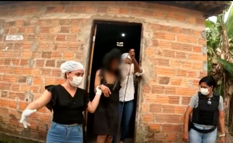 Emoționant. O femeie din Brazilia, care fusese ținută în lanțuri, a fost eliberată după 20 de ani de captivitate. VIDEO