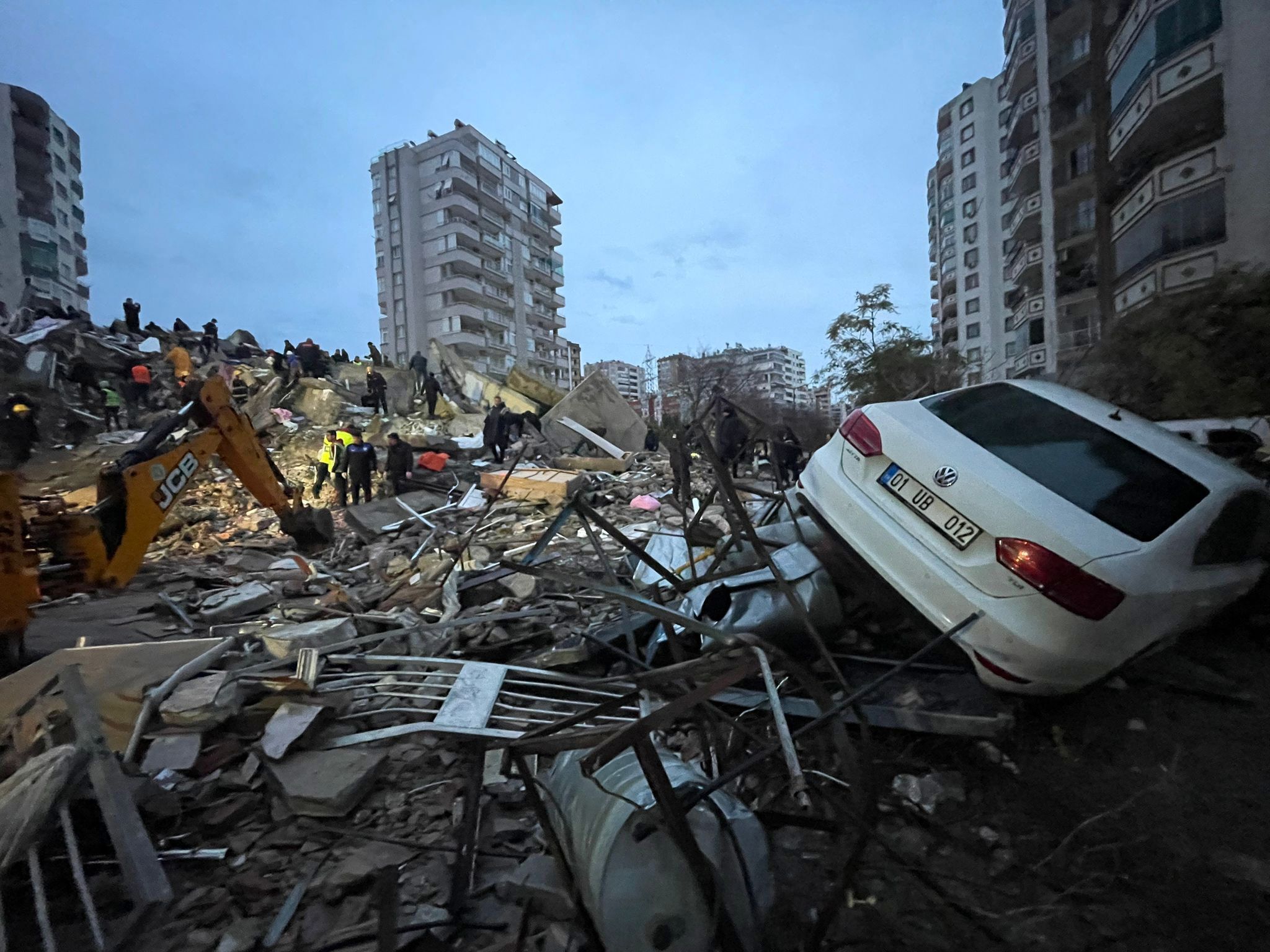 Imagini apocaliptice de după cutremurul devastator din Turcia. Bilanțul morților ar putea ajunge la 10.000. VIDEO